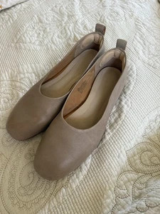 Geboren Damengröße 10 Ballerinas hellbraune Lederschuhe Kheli20 Everlane DUPE - Bild 1 von 6