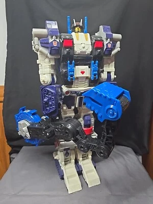 Transformers Cybertron Leader Class Metroplex - Image 1 of 4