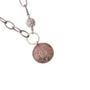 Erin Knight Designs Long Silver Necklace with WWI Victory Medallion - Bild 1 von 4