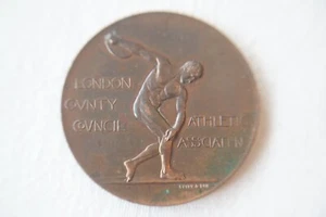 1903 Departamento de Tranvías Asociación de Atletismo Tira y afloja Medalla Railwayana - Imagen 1 de 2
