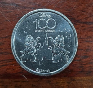 Walt Disney World 100 Jahre Wunder Feier Chip und Dale Münze Medaillon - Bild 1 von 2