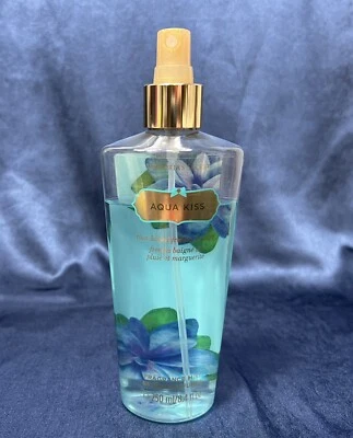 Bruma corporal Victoria's Secret AQUA KISS 8,4 fl oz (5/6 botellas llenas) usada Foto 1 de 2
