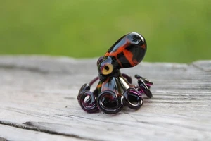 Red Black Handmade Glass Octopus Figurine – Lampwork Animal – Miniature - Picture 1 of 8