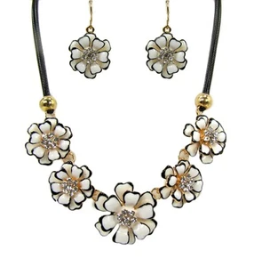 Conjunto de Collar y Pendientes de Flor de Esmalte y Cristal Blanco y Negro ¡NUEVO! - Imagen 1 de 7