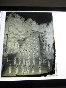 NEGATIVO DE CRISTAL DE FINALES DE 1800, LOCAL DESCONOCIDO, DESFILE DE ALBAÑILES, 4 DE JULIO???, #6 - Imagen 1 de 1