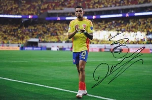 Football -Daniel Munoz - Hand Signed 12x8 Inch Photograph - Colombia - COA - Picture 1 of 1