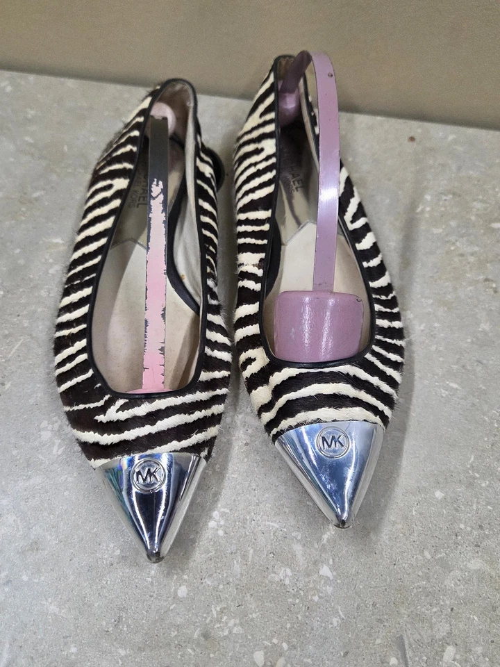Zapatos Michael Kors Mujer Talla 7.5 Cebra Rayas Punta Planos Plateados Puntera Foto 1 de 4