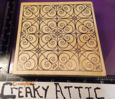 CALCOMANÍA CUADRADA REMOLINO HIERRO FORJADO SELLO DE GOMA MAGENTA 26019R CREAKYATTIC Foto 1 de 2