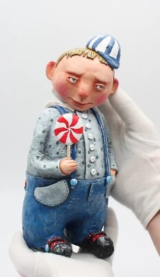Декоративная кукла-мальчик ручной работы. Бумажная глина. Мальчик с леденцом. - Изображение 1 из 4