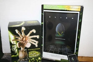 Alien Facehugger Head Knocker Bobble & McFarlane's Aliens 3D Poster beide NEU - Bild 1 von 8