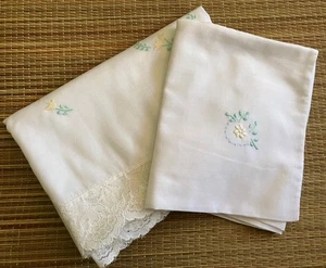 Vintage französisches Babybett LAKEN + Kissen SCHAM, Spitze & bestickt, Blumen, Pastell - Bild 1 von 15