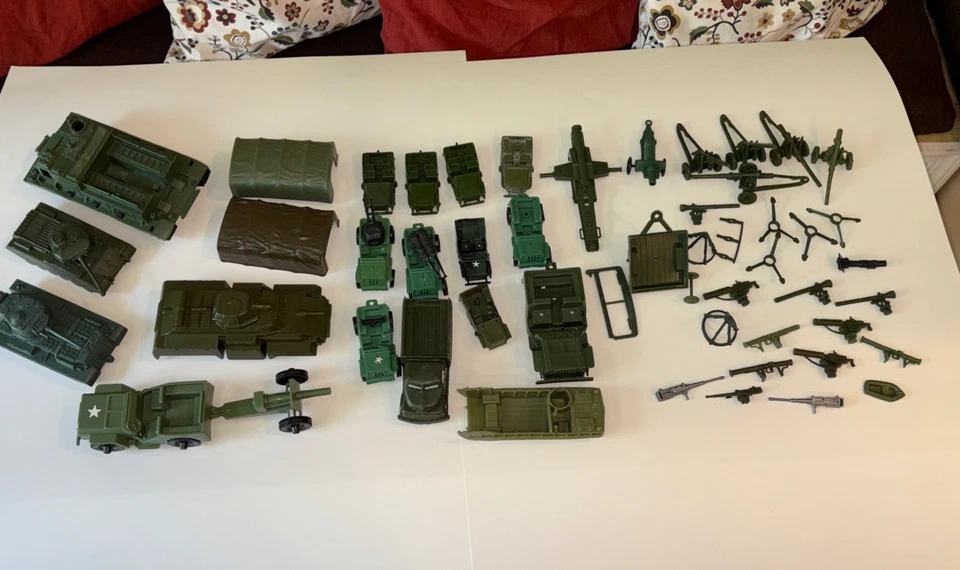 Jeep/tanque/accesorios de plástico vintage de las Fuerzas Armadas de Estados Unidos varios fabricantes de juguetes Foto 1 de 4