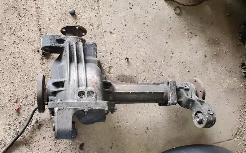 2004-2014 Nissan Titan Armada Front Axle Differential Carrier 3.36 Ratio OEM - Image 1 of 1