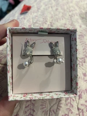 BETSEY JOHNSON AUTHENTIC Bunny Stud Back Earrings NIB Rabbit Easter - Image 1 of 2