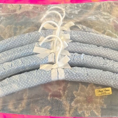 Juego de 4 perchas hinchadas satinadas a lunares azules Karen Carson Creation de colección- Foto 1 de 4