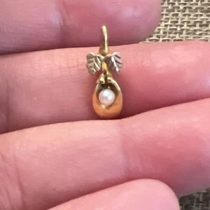 Landstrom's Black Hills 10K Gold Calla Lily Grape Leaf Pearl Charm Pendant Small - Picture 1 of 12