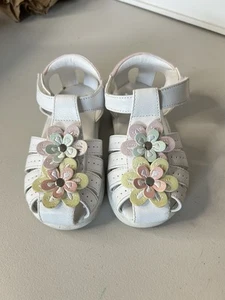 Christie & Jill Toddler Sandals 8M Little Girls White w/Flowers EUC Memory Foam - Picture 1 of 6