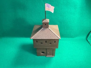 Vintage Marx Fort Apache Blockhouse Complete w/ Flag & Pole - Picture 1 of 7