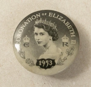 1953 Coronation of Elizabeth Pinback Button (B9B-15/JSF6) Queen of England - Picture 1 of 5