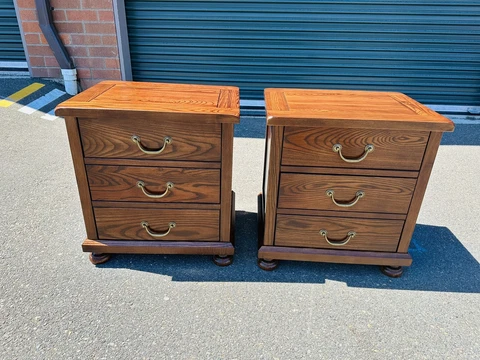 Beautiful Pair of Mission Style Oak Nightstands Bedroom Side Tables W/ 3 Drawers Cover