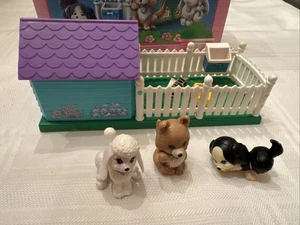 Vintage 1992 Kenner Littlest Pet Shop Welpenfreunde mit Spielhaus, Box, komplett - Bild 1 von 2