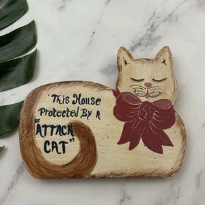 Vintage 90er This House Is Protected by a Attack Katze handbemalt Wandbild Deko - Bild 1 von 2