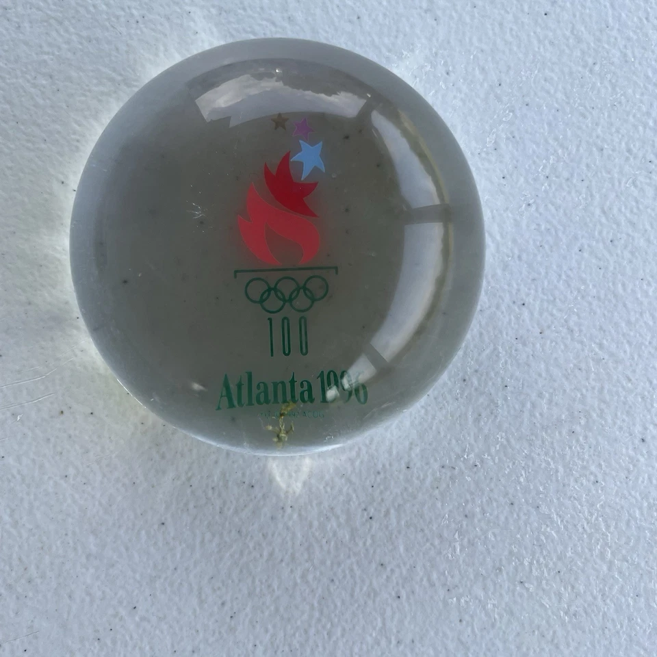 Pisapapeles de vidrio vintage Atlanta 1996 Juegos Olímpicos coleccionable EE. UU. Foto 1 de 1