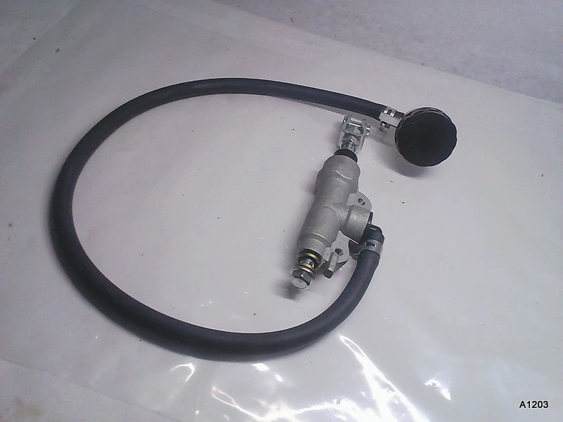 Cilindro maestro de freno trasero para 1990-1995 SUZUKI DR250 DR250SE 1990-1999 DR350 Foto 1 de 4