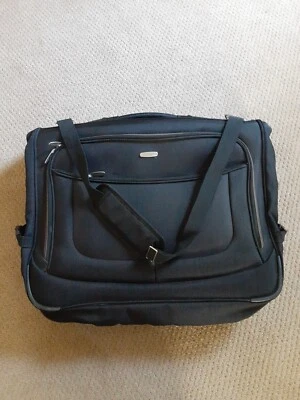 Embark Colgante Negro Bolsa de Ropa Plegable Equipaje Traje y Vestidos Armario de Viaje Foto 1 de 4