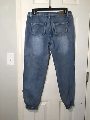 Twelve K New York Size 14 ( 29 X 26) Capri Style Blue Jeans  - Image 1 of 4