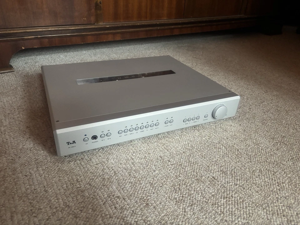 T+A PA 1260 R silber Vollverstärker - Bild 1 von 4