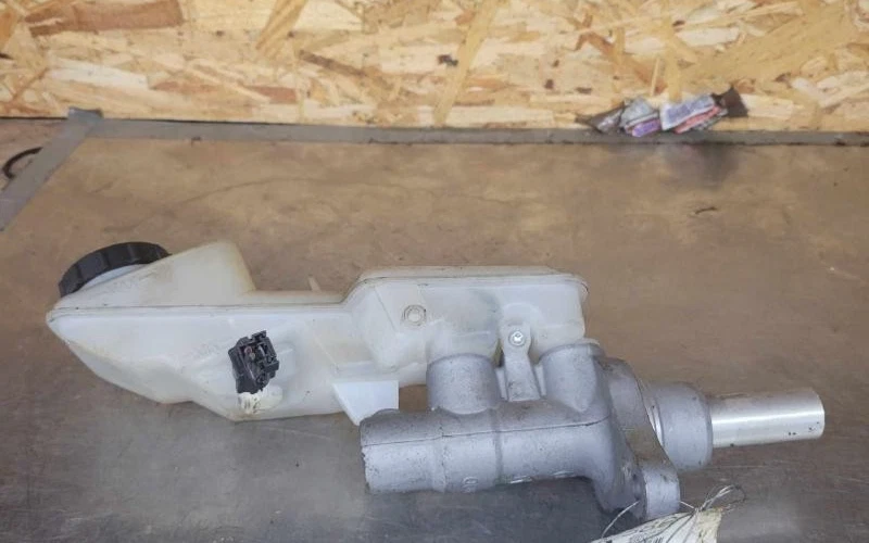 MAZDA 3 cilindros maestros 2014-2018. Foto 1 de 1