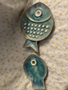 Global Views Ceramic Pottery Blue Teal Glaze Fish Plate Lot Of 2 Art Decor - Bild 1 von 19