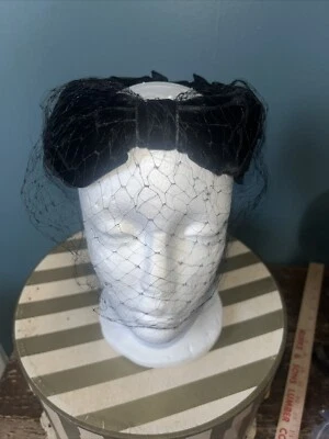 Vintage hat: black Velvet bow mid-century (1950s?) Dressy, Wedding, Millenary - Image 1 of 4
