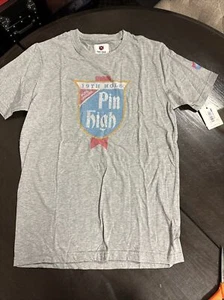 19. Loch T-Shirt Golf Pin hoch Kurzarm Herren Small American Needle Neu mit Etikett - Bild 1 von 4