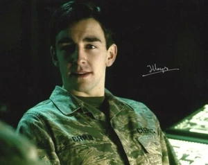 Foto firmada autógrafo de Doctor Who: Joshua Hayes (Un buen hombre va a la guerra) - Imagen 1 de 1