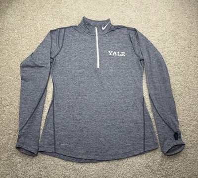 Suéter Nike Yale Para Mujer Gris Medio 1/4 Cremallera Dri-Fit Manga Larga Pull over Foto 1 de 4