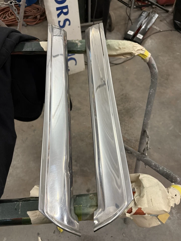 Ford Mustang 1965 1966 1967 1968 convertible poste de parabrisas moldura de acero inoxidable Foto 1 de 4