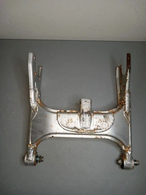 🔥 2006 铃木 Quadsport Z250 Ltz250 2x4 后摆臂悬挂摆臂 — 第 1/4 张图片