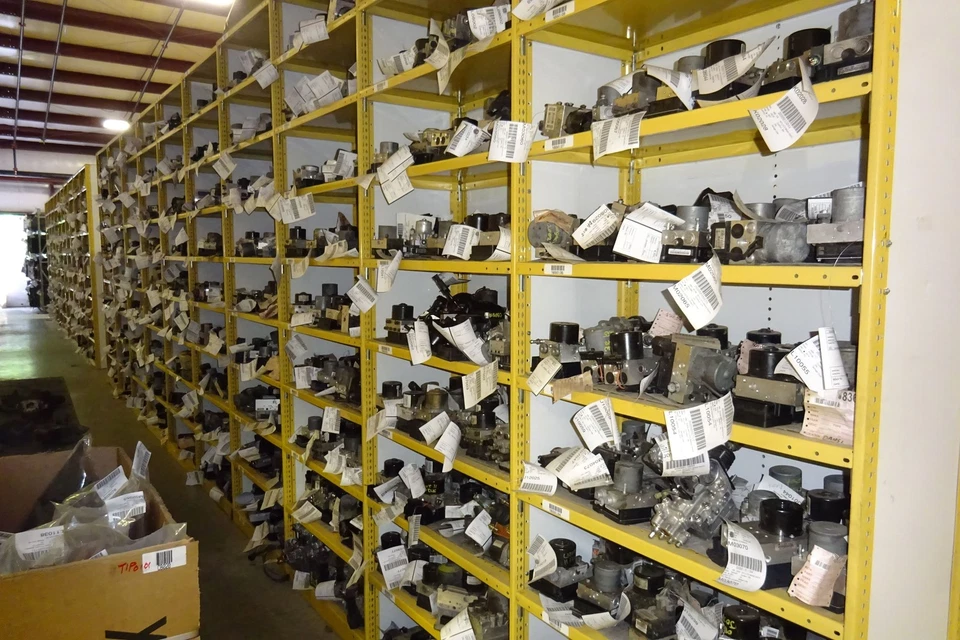 OEM ABS ANTIBLOQUEO PIEZAS FRENO 2009 2010 NISSAN CUBE (CVT) AUTOMÁTICO Foto 1 de 1