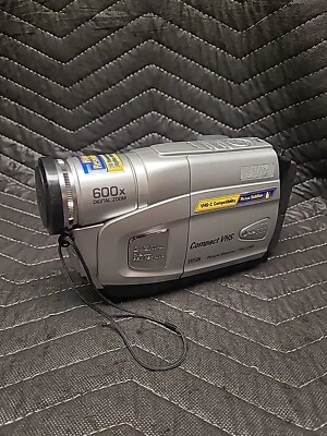 JVC Compact VHS Camcorder VHSC Model GR-AX880U 600x Digital Zoom High Resolution - Image 1 of 4