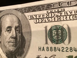 $100 USA BILL EVEN NUMBERS 98% RARE RATING 2006 OFF CENTER SEAL SMUDGES 88842284 - Picture 1 of 6