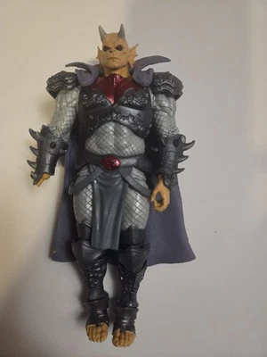 McFarlane Toys DC Multiverse Etrigan The Demon Knights *Mano perdida* Foto 1 de 3