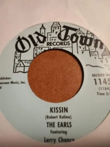LESS COMMON EARLS OLDTOWN 45rpm Kissin - Imagen 1 de 1