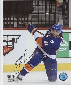 JOHN TAVARES NEW YORK ISLANDERS SIGNED 8x10 PHOTO w/ COA - Picture 1 of 1