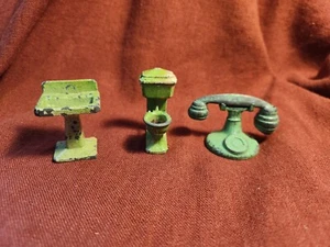 X3 vintage metal miniatures - phone and base Tootsietoy - toilet and sink Dinky - Picture 1 of 7