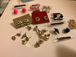 vintage estate LOT OF SMALL PIERCED EARRINGS. BOW, RHINESTONE - Picture 1 of 4