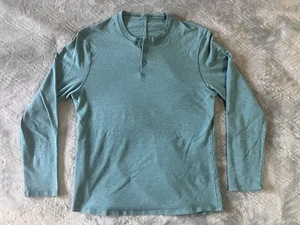 Ropa deportiva Lululemon verde Henley manga larga capa base para hombre entrenamiento pequeño - Imagen 1 de 6