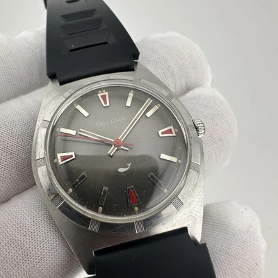 BULOVA SEA KING Cal.11BLC Manual Wind Vintage Mens 34mm Watch Red/Gray Dial - Image 1 of 4