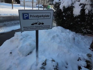 Parkplatz-Schild Privatparkplatz oder KfzZeichen Größe 290 x 180 mm mit Erdstab - Bild 1 von 4